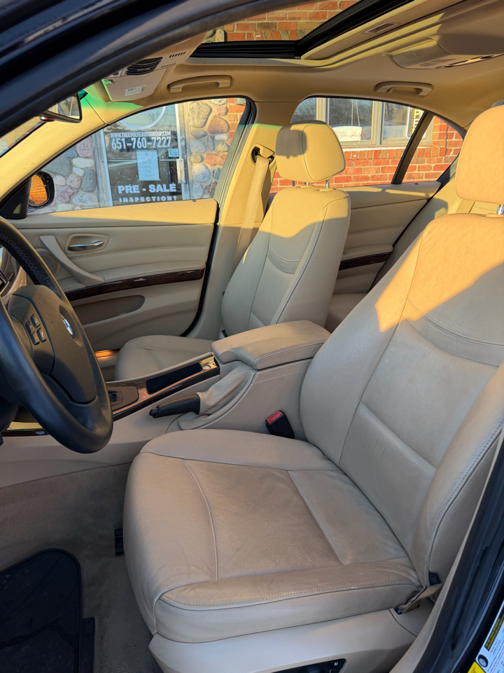 BMW 3-Series 328i xDrive 2011