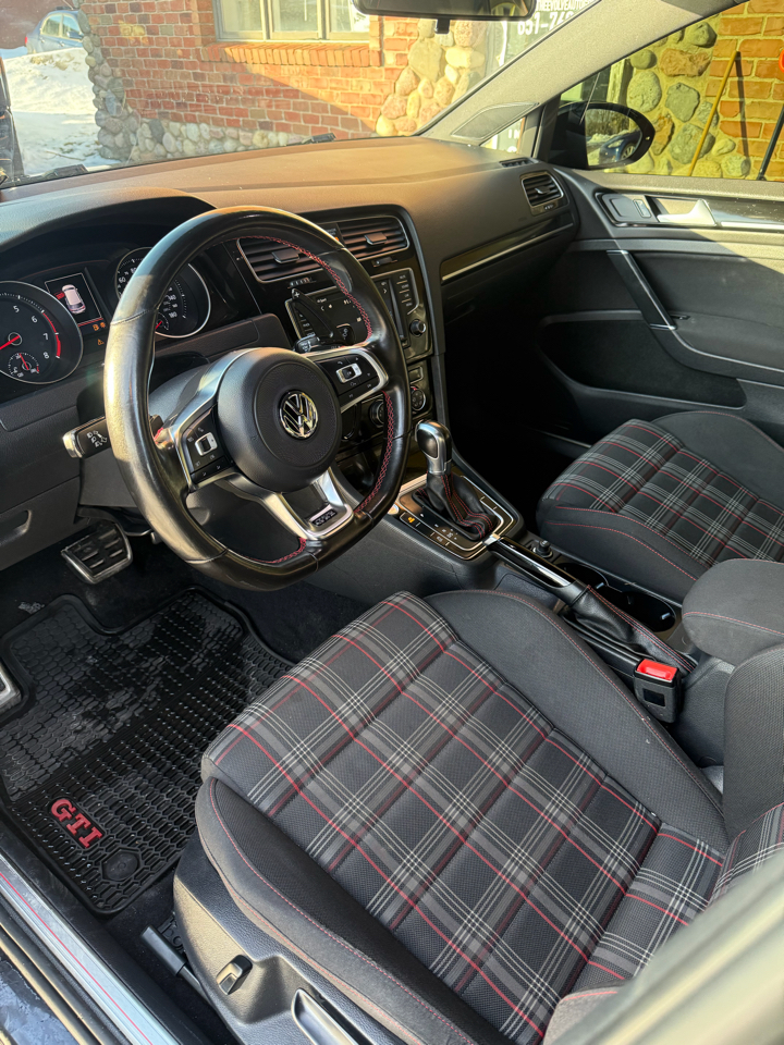 Volkswagen Golf GTI S 6A 4-Door 2017