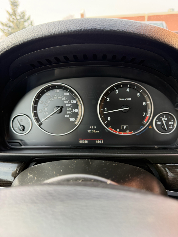 BMW 5-Series 550i xDrive 2012