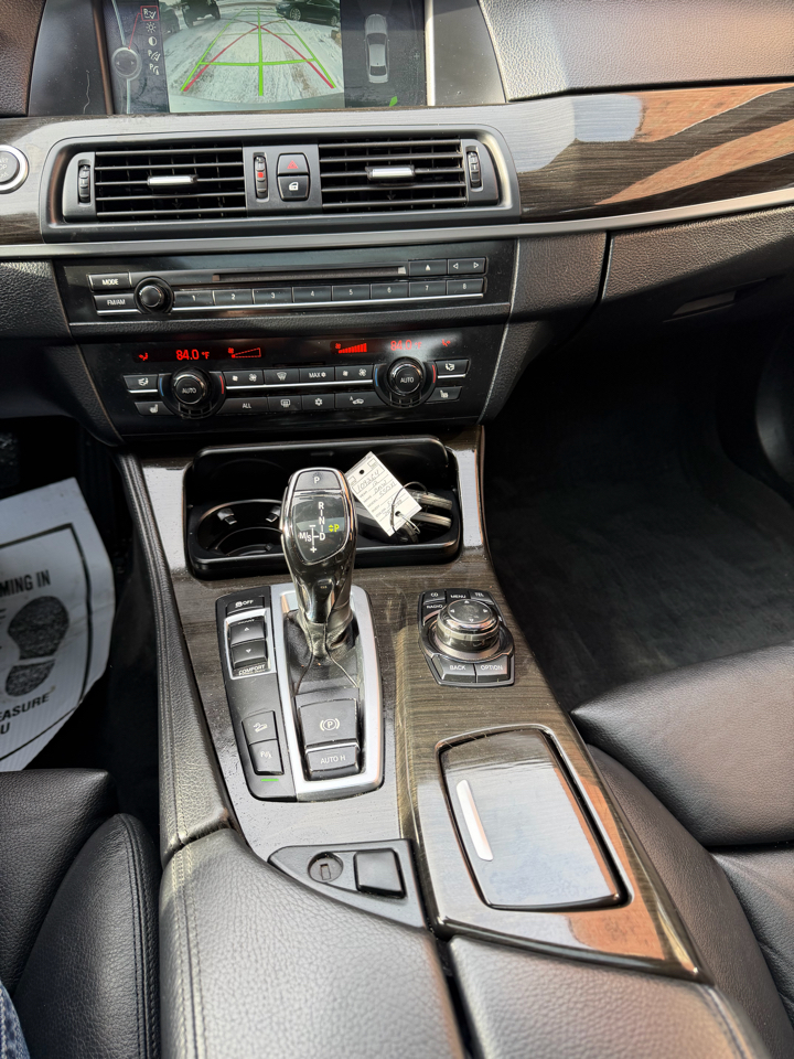 BMW 5-Series 550i xDrive 2012