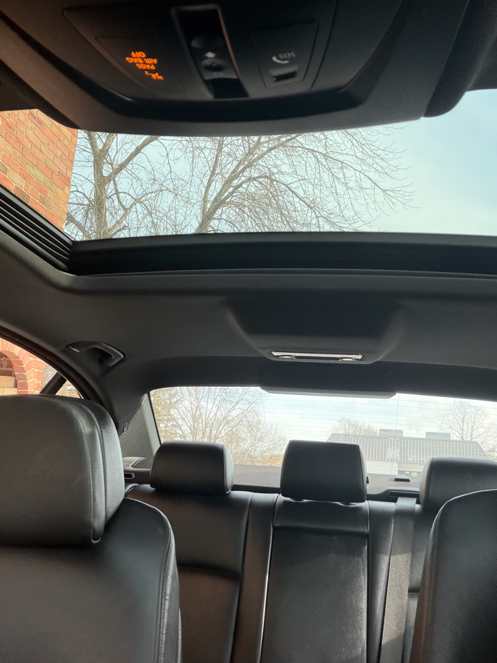 BMW 5-Series 550i xDrive 2012