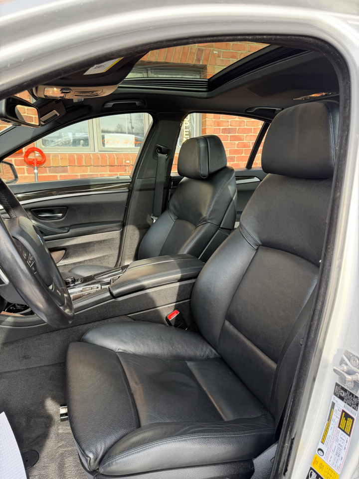 BMW 5-Series 550i xDrive 2012