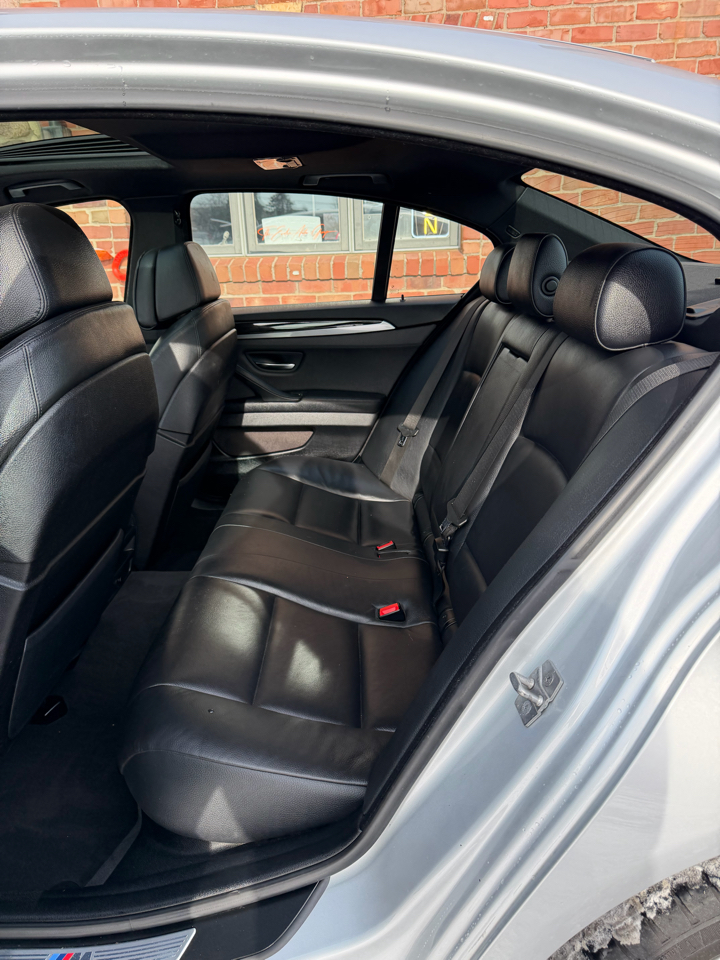 BMW 5-Series 550i xDrive 2012