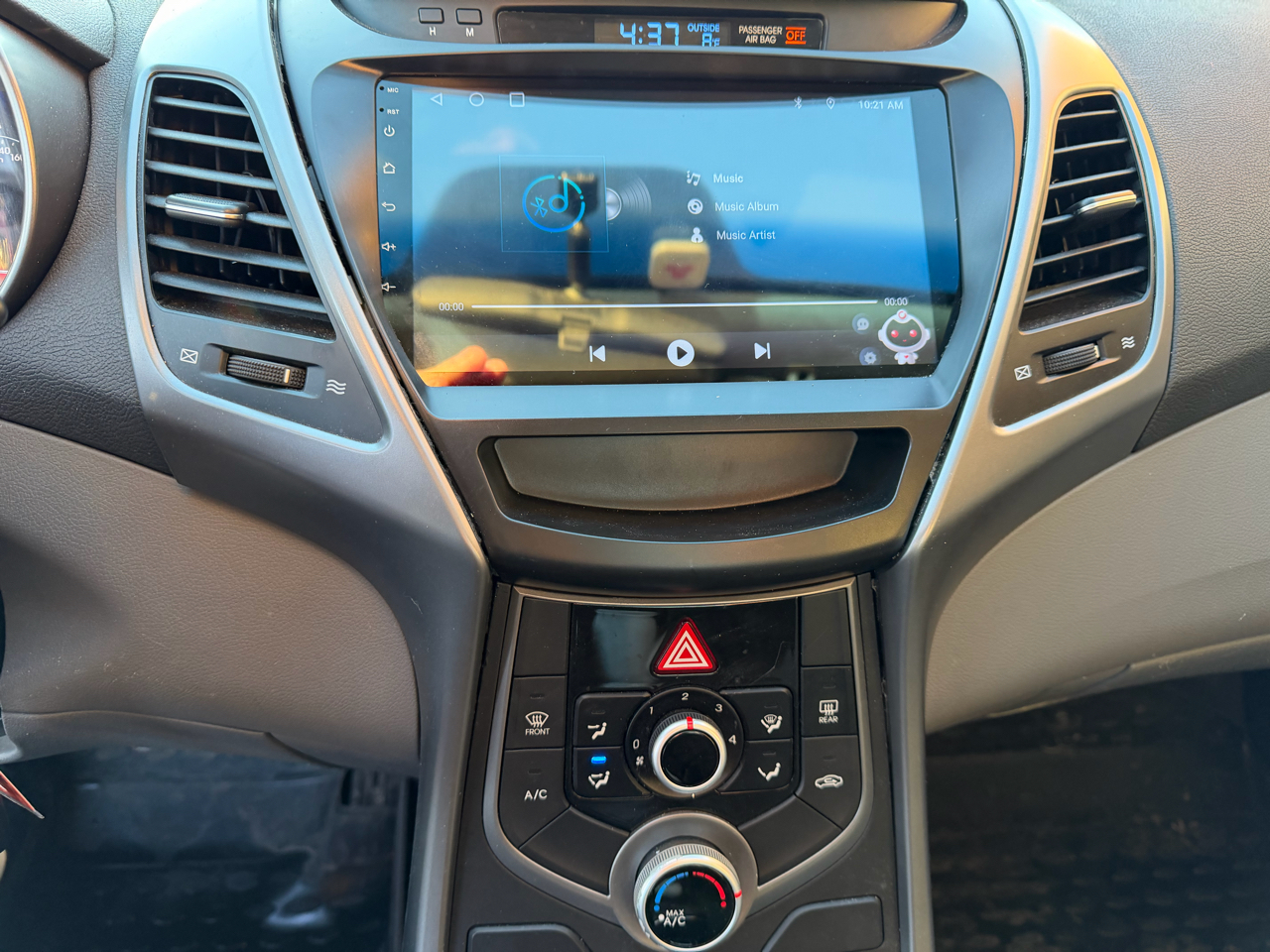 Hyundai Elantra SE 6AT 2015