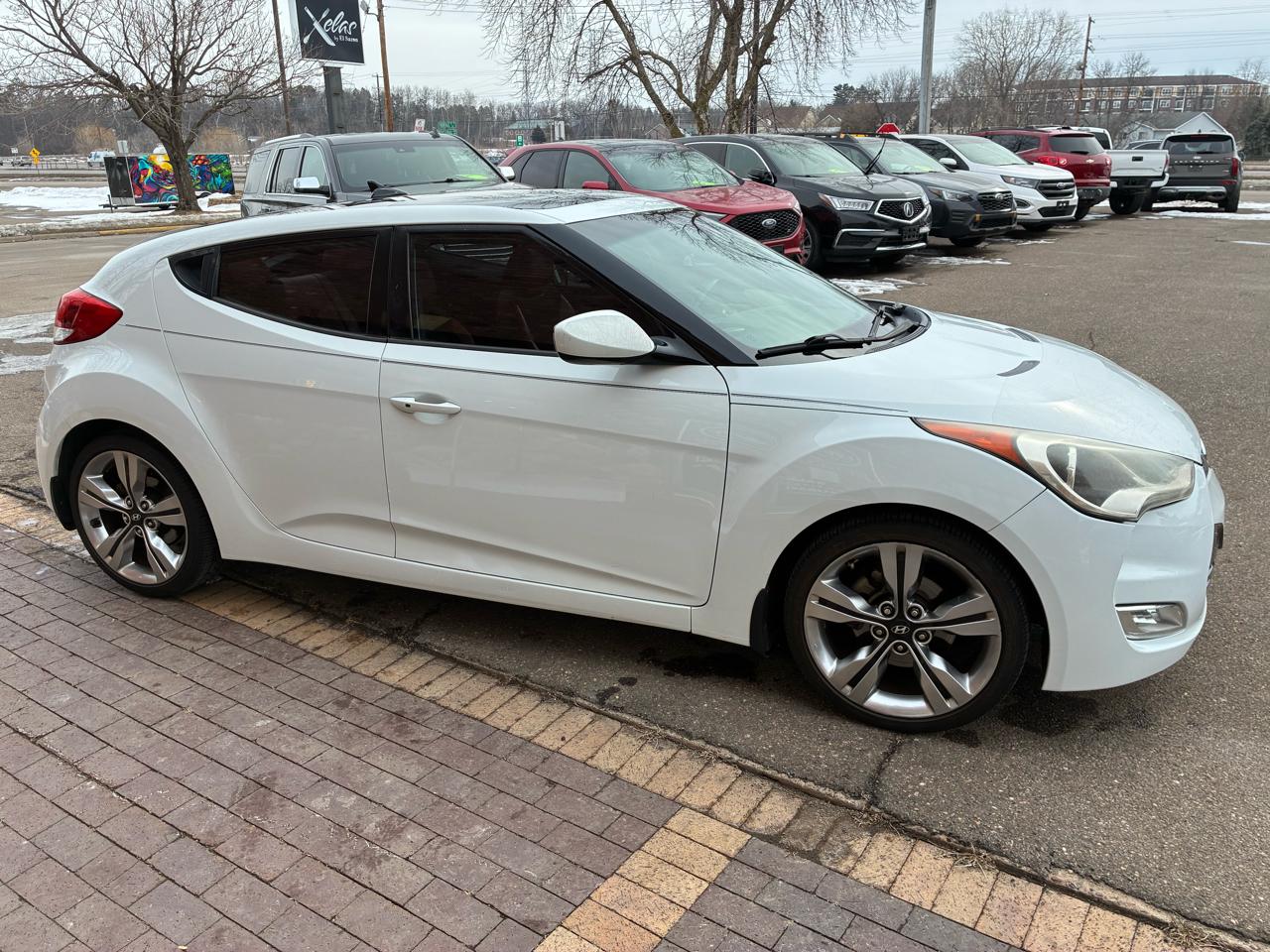Hyundai Veloster Base 2012