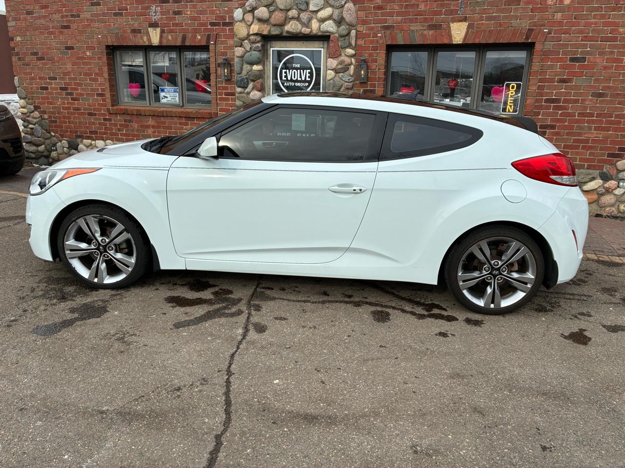 Hyundai Veloster Base 2012