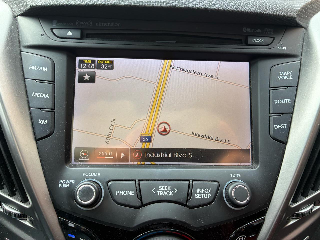 Hyundai Veloster Base 2012