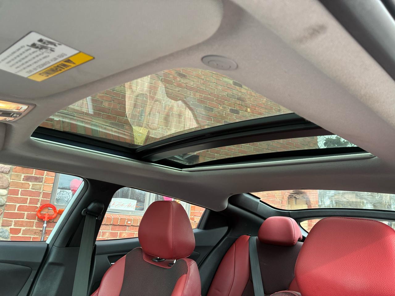 Hyundai Veloster Base 2012