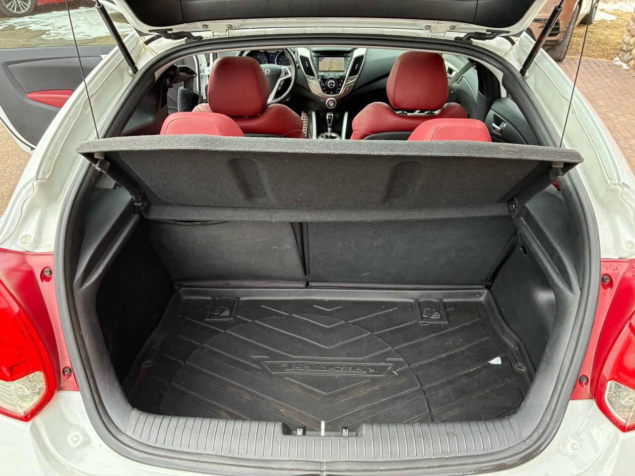 Hyundai Veloster Base 2012