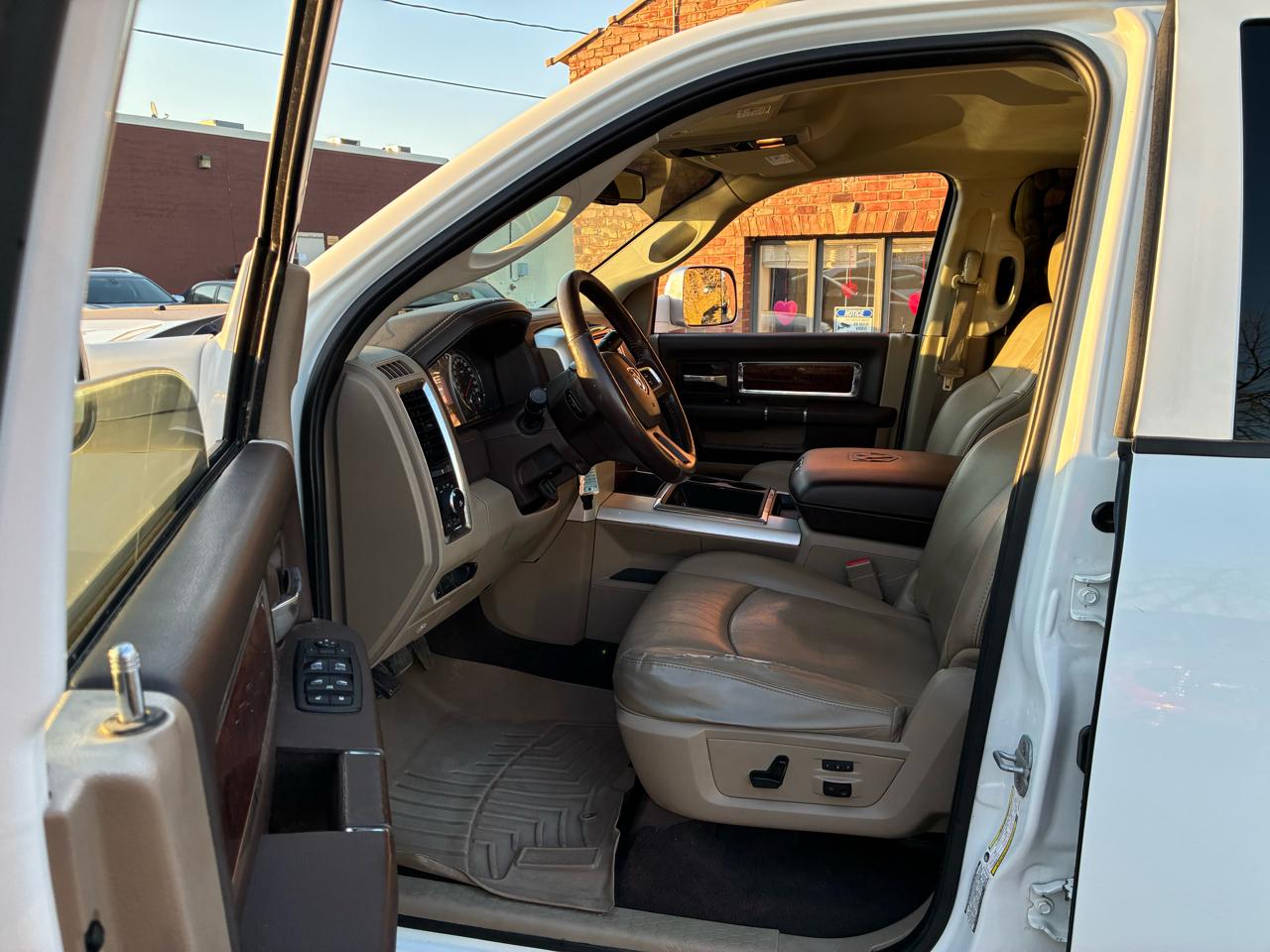 RAM 3500 4WD Mega Cab 160.5" Laramie 2011