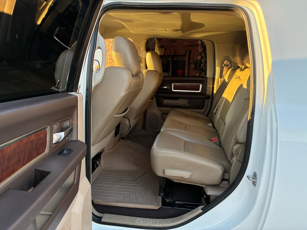 RAM 3500 4WD Mega Cab 160.5" Laramie 2011