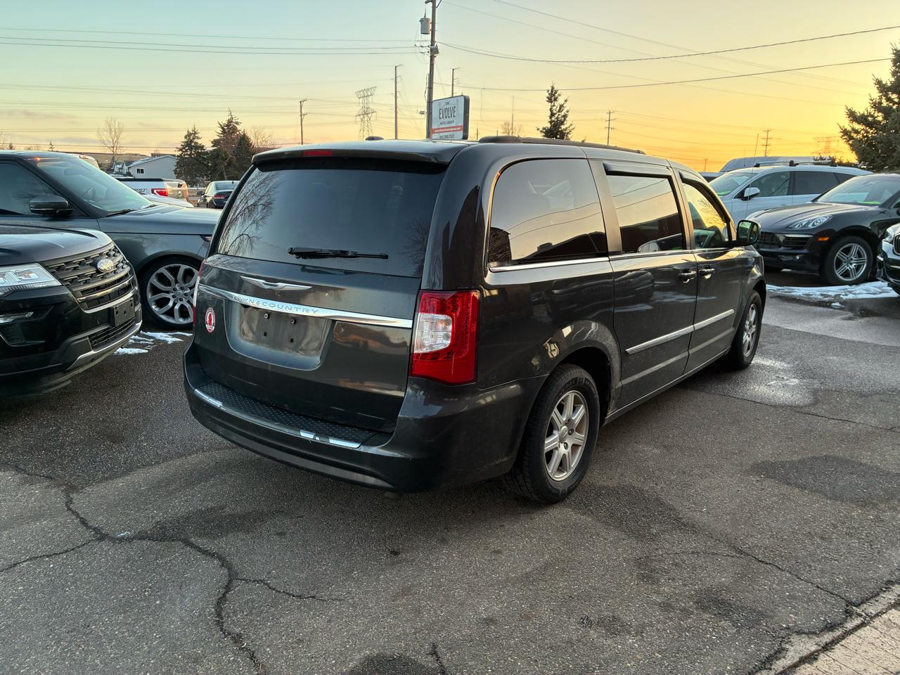 Chrysler Town & Country Touring 2012