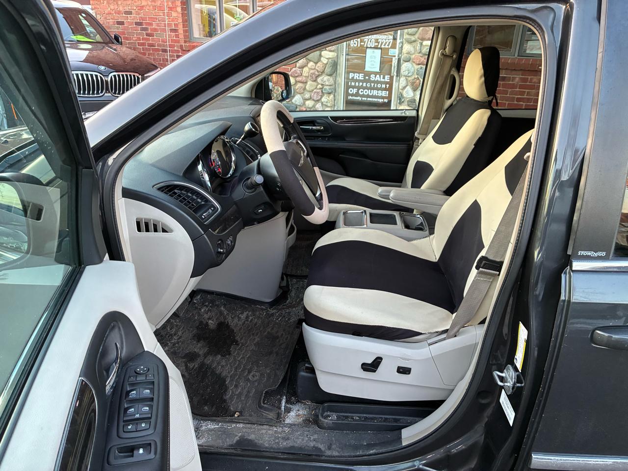 Chrysler Town & Country Touring 2012