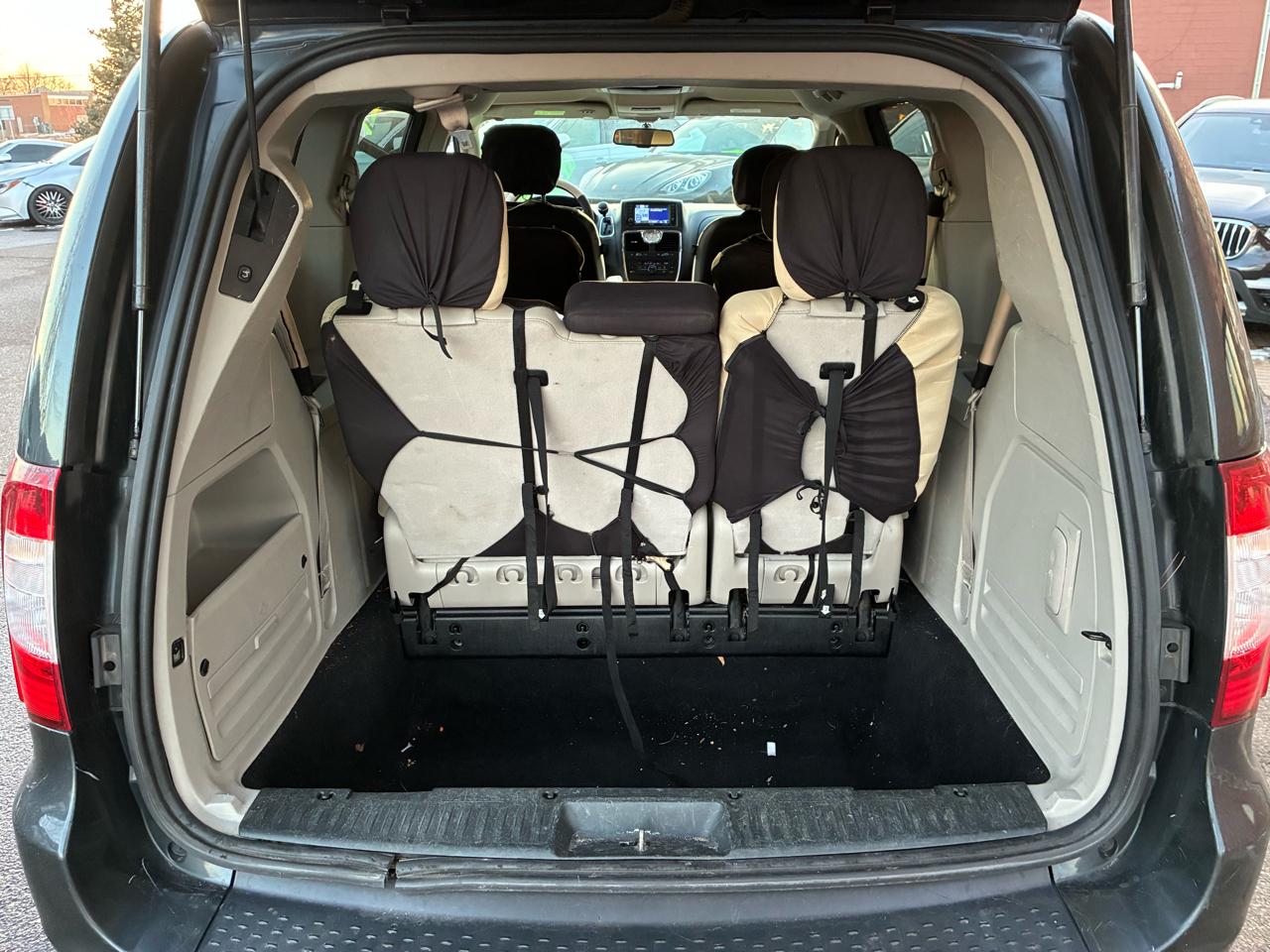 Chrysler Town & Country Touring 2012