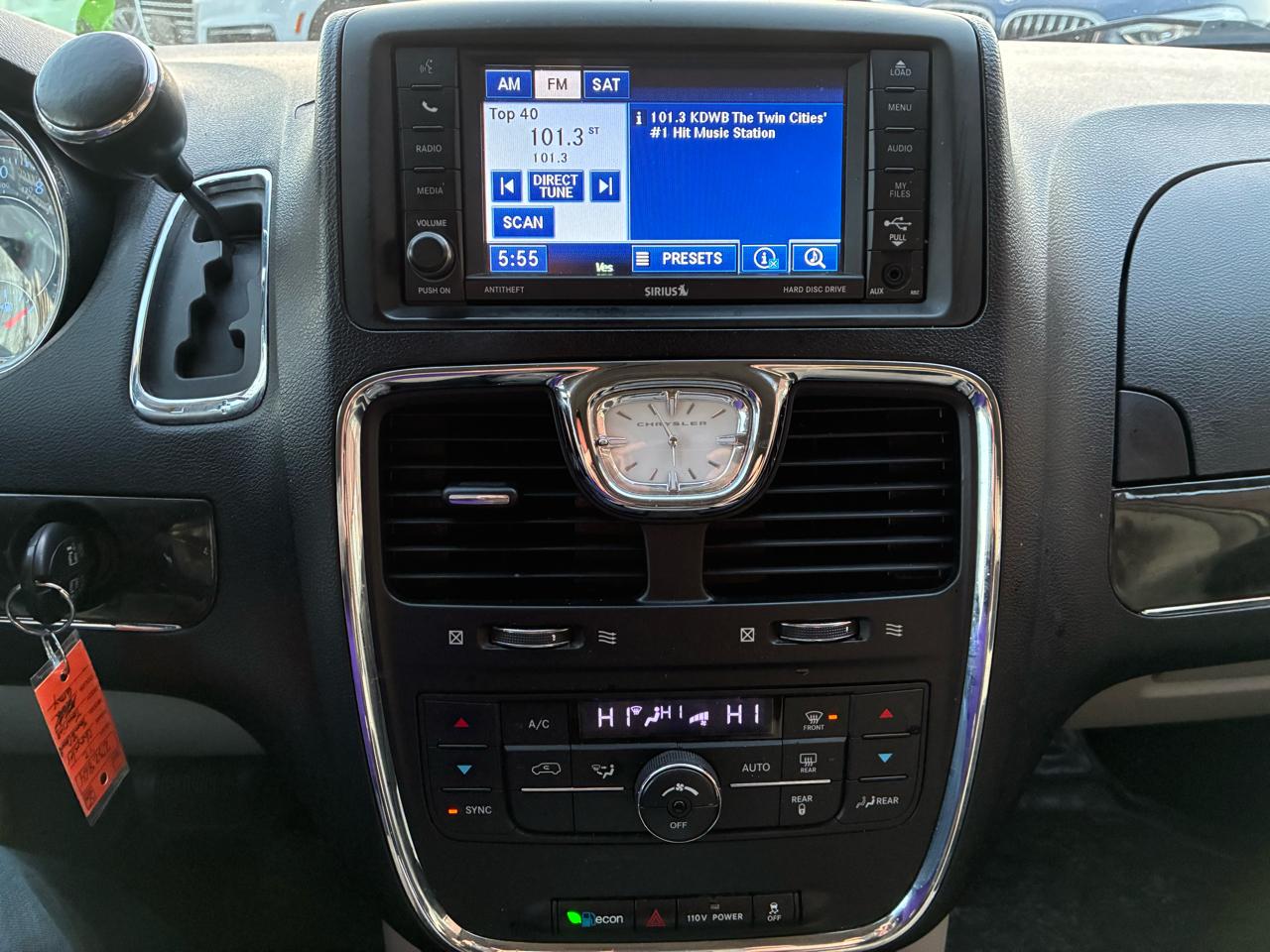 Chrysler Town & Country Touring 2012