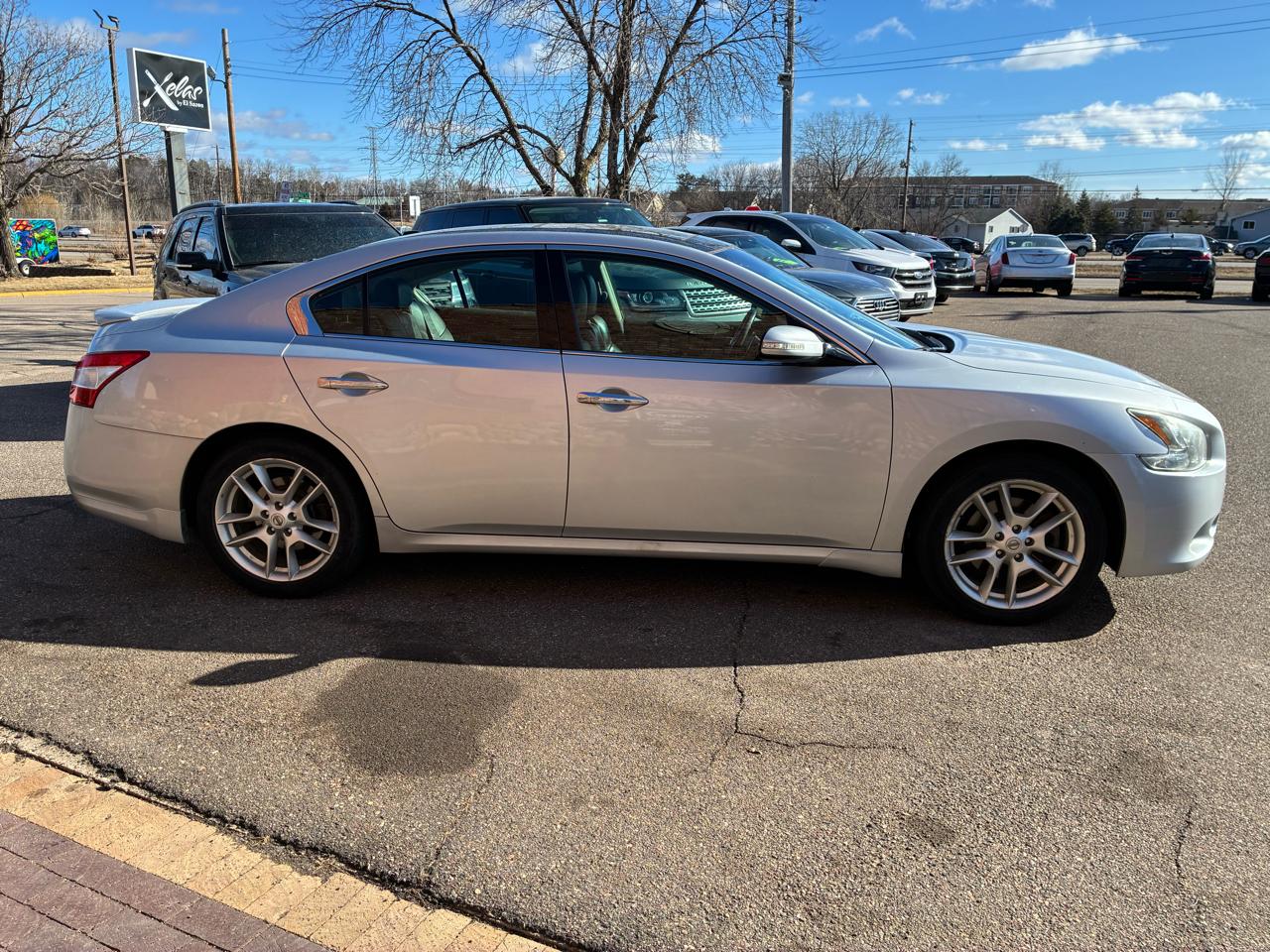 Nissan Maxima SV 2011