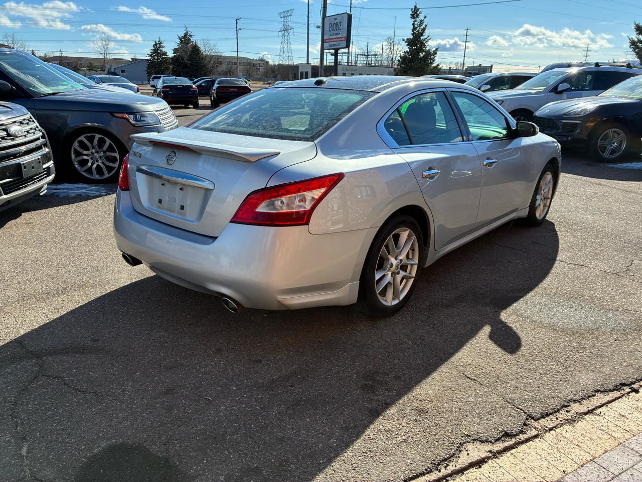 Nissan Maxima SV 2011