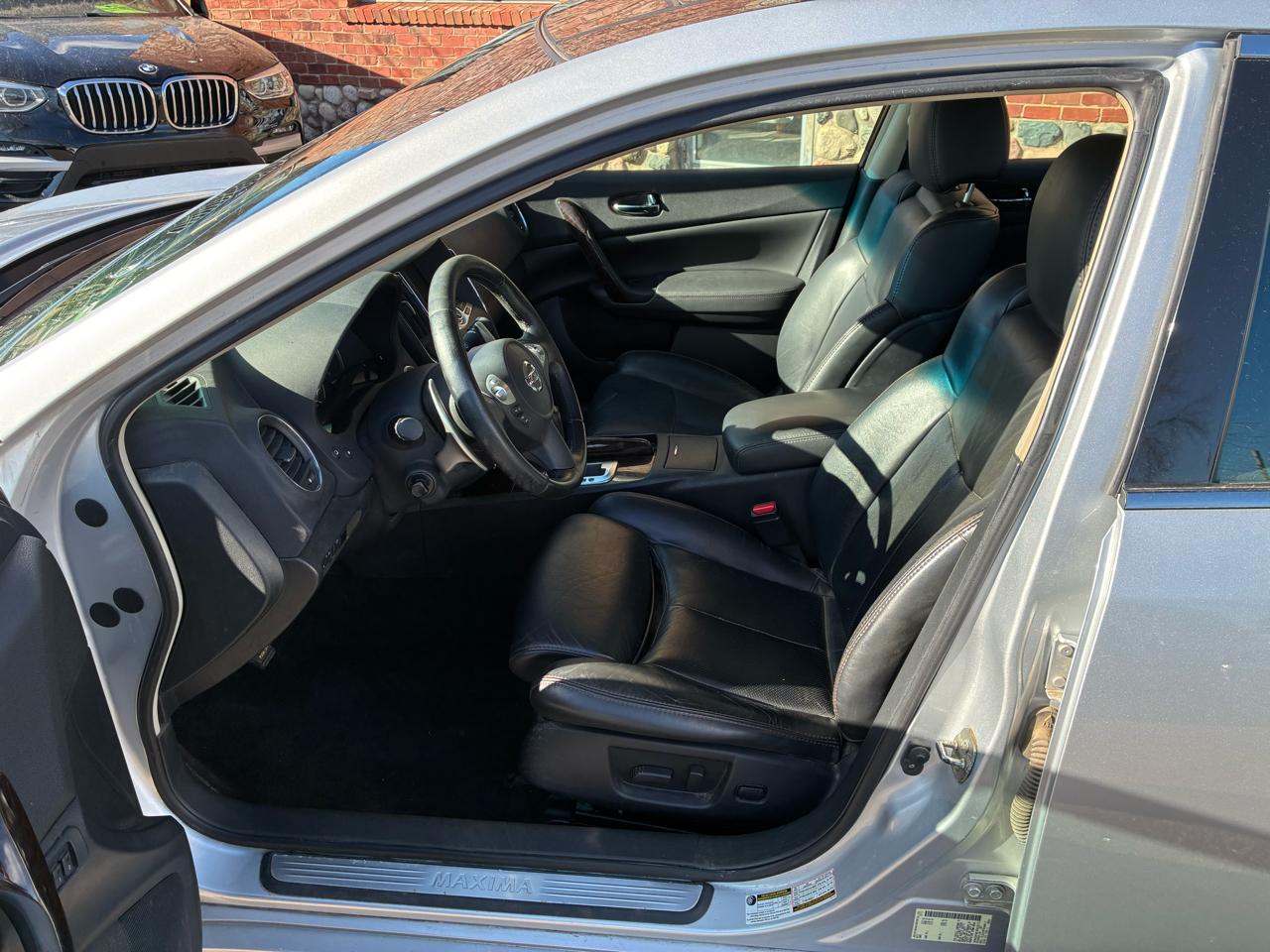 Nissan Maxima SV 2011