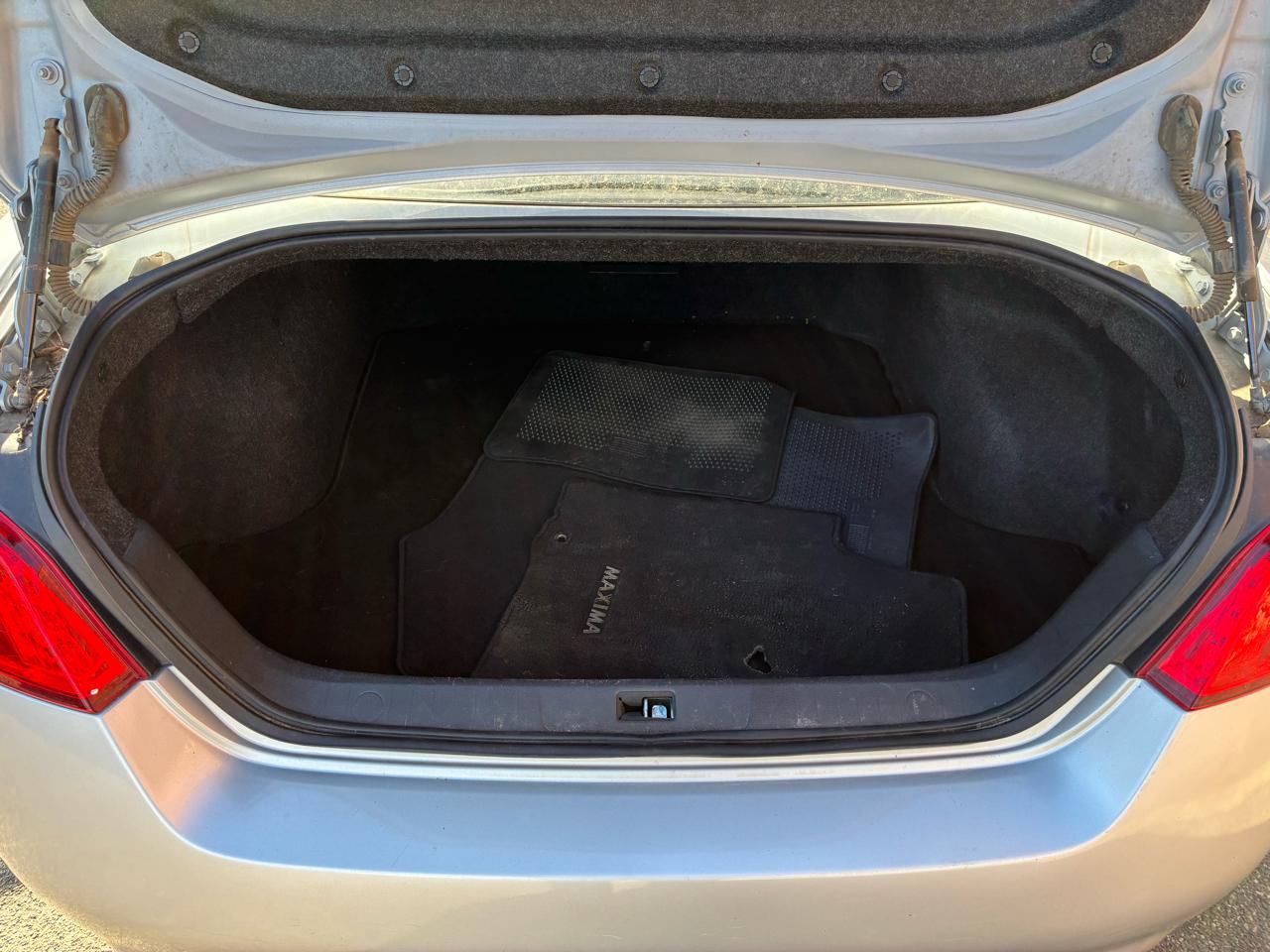 Nissan Maxima SV 2011