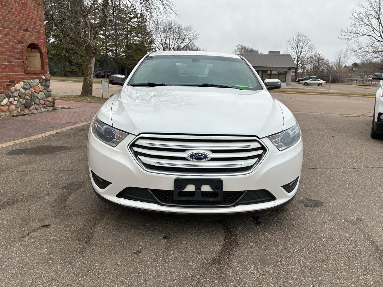 Ford Taurus Limited FWD 2014
