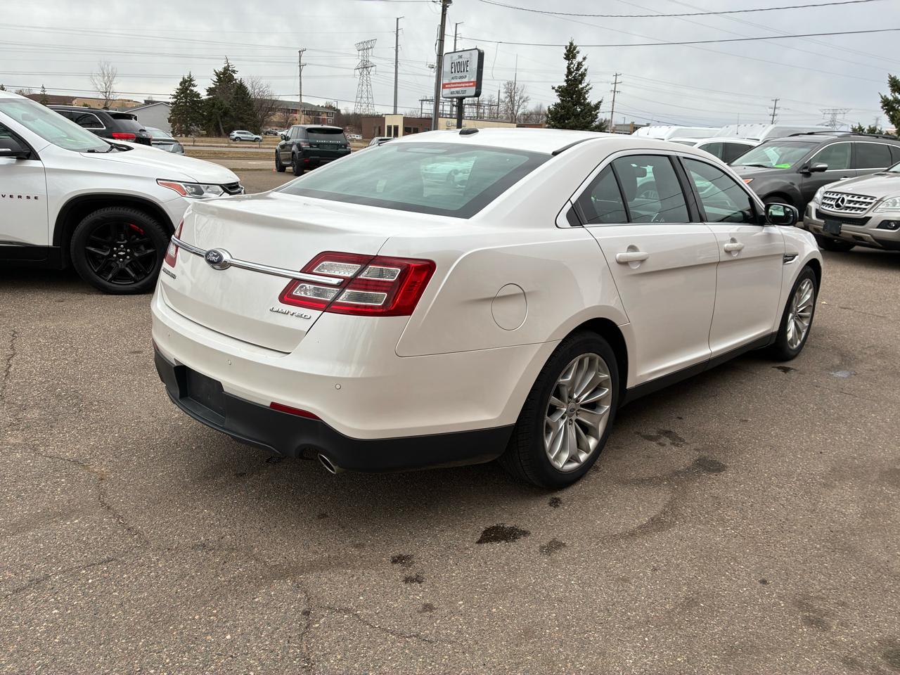 Ford Taurus Limited FWD 2014
