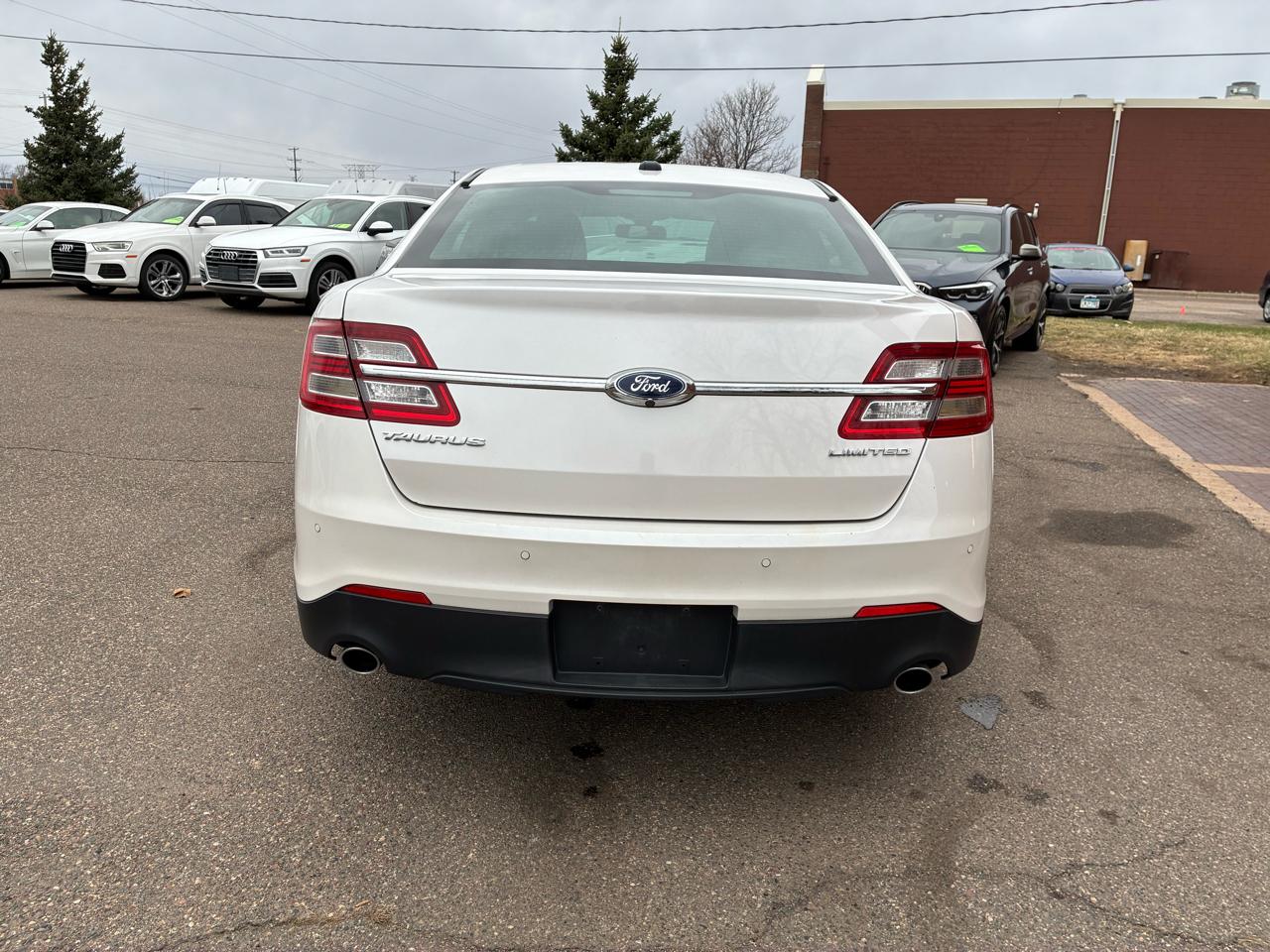 Ford Taurus Limited FWD 2014