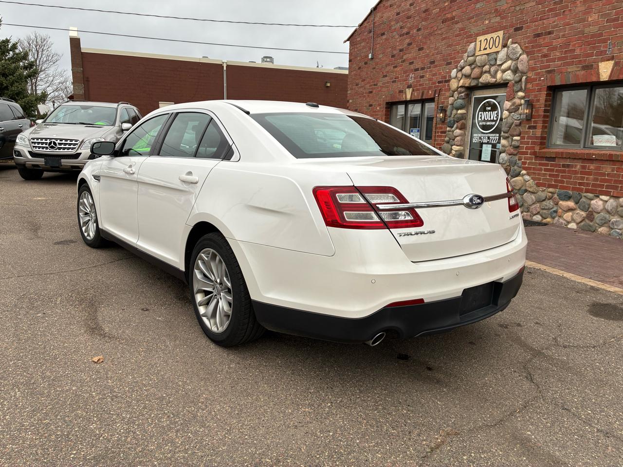 Ford Taurus Limited FWD 2014