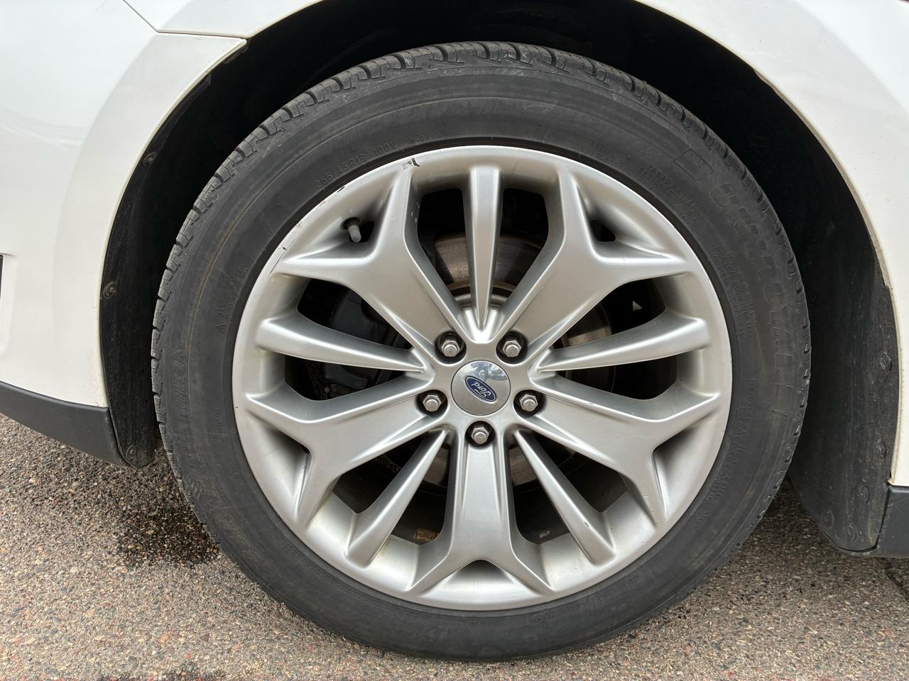 Ford Taurus Limited FWD 2014