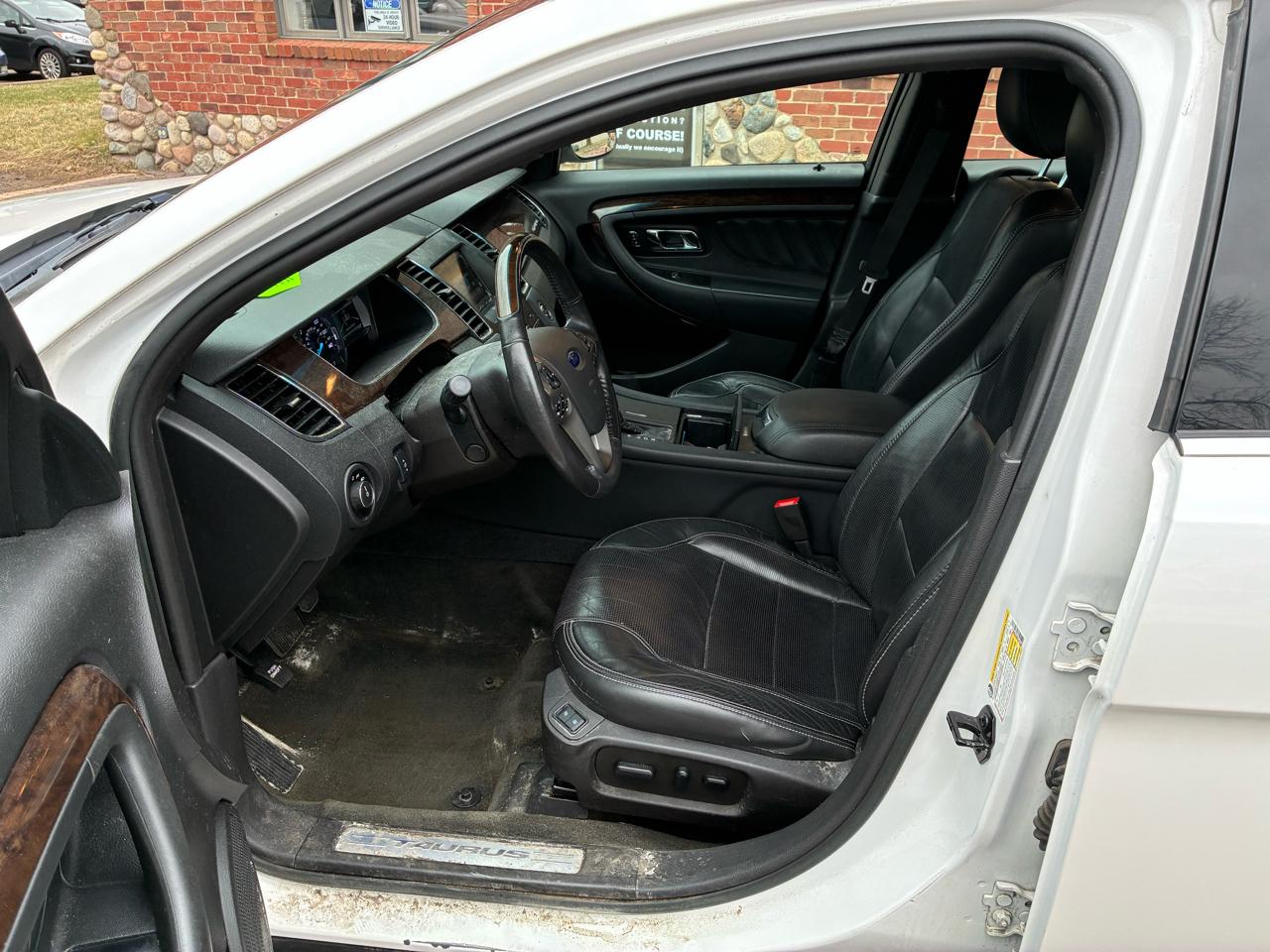 Ford Taurus Limited FWD 2014