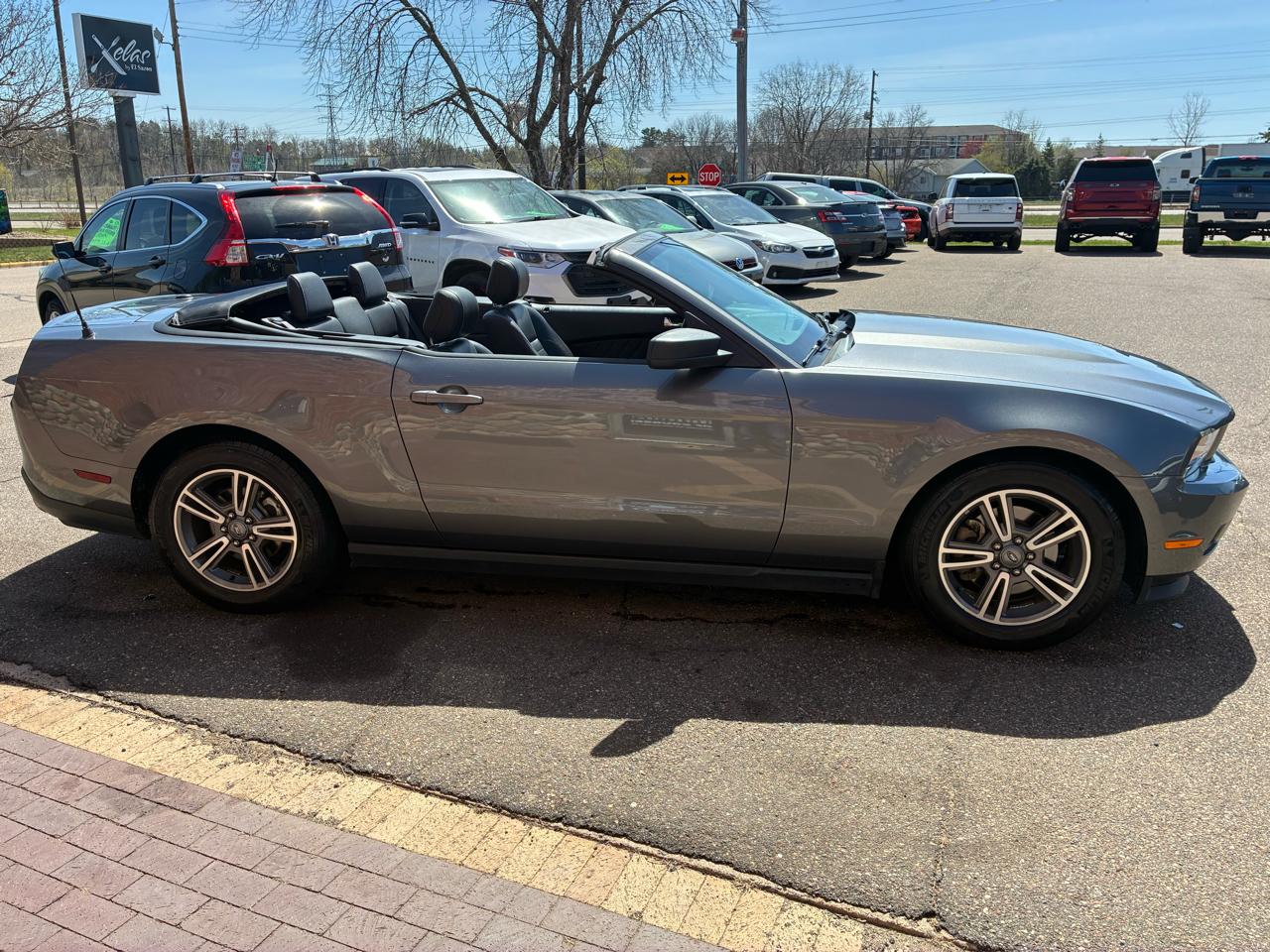 Ford Mustang V6 Convertible 2012