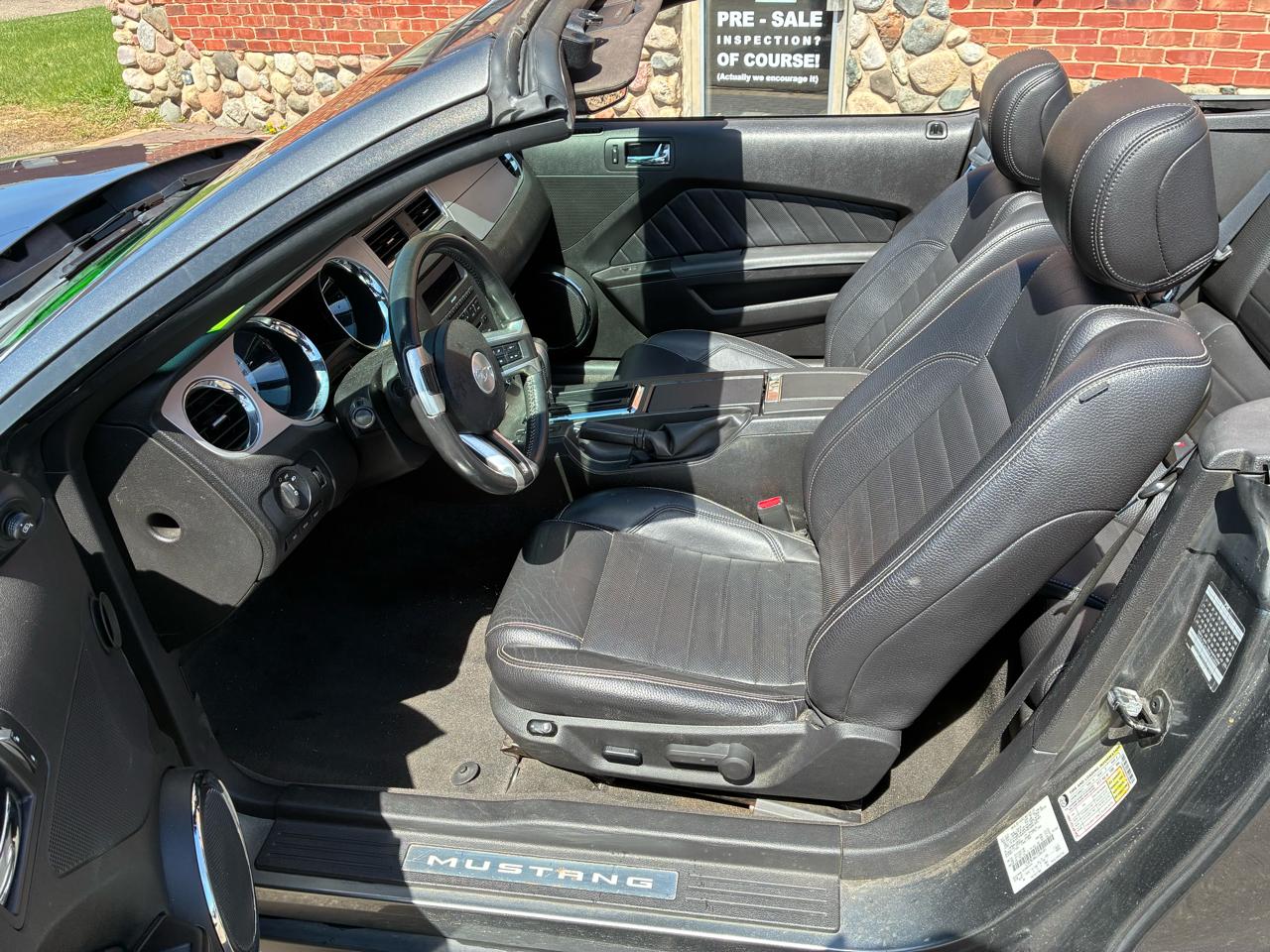 Ford Mustang V6 Convertible 2012
