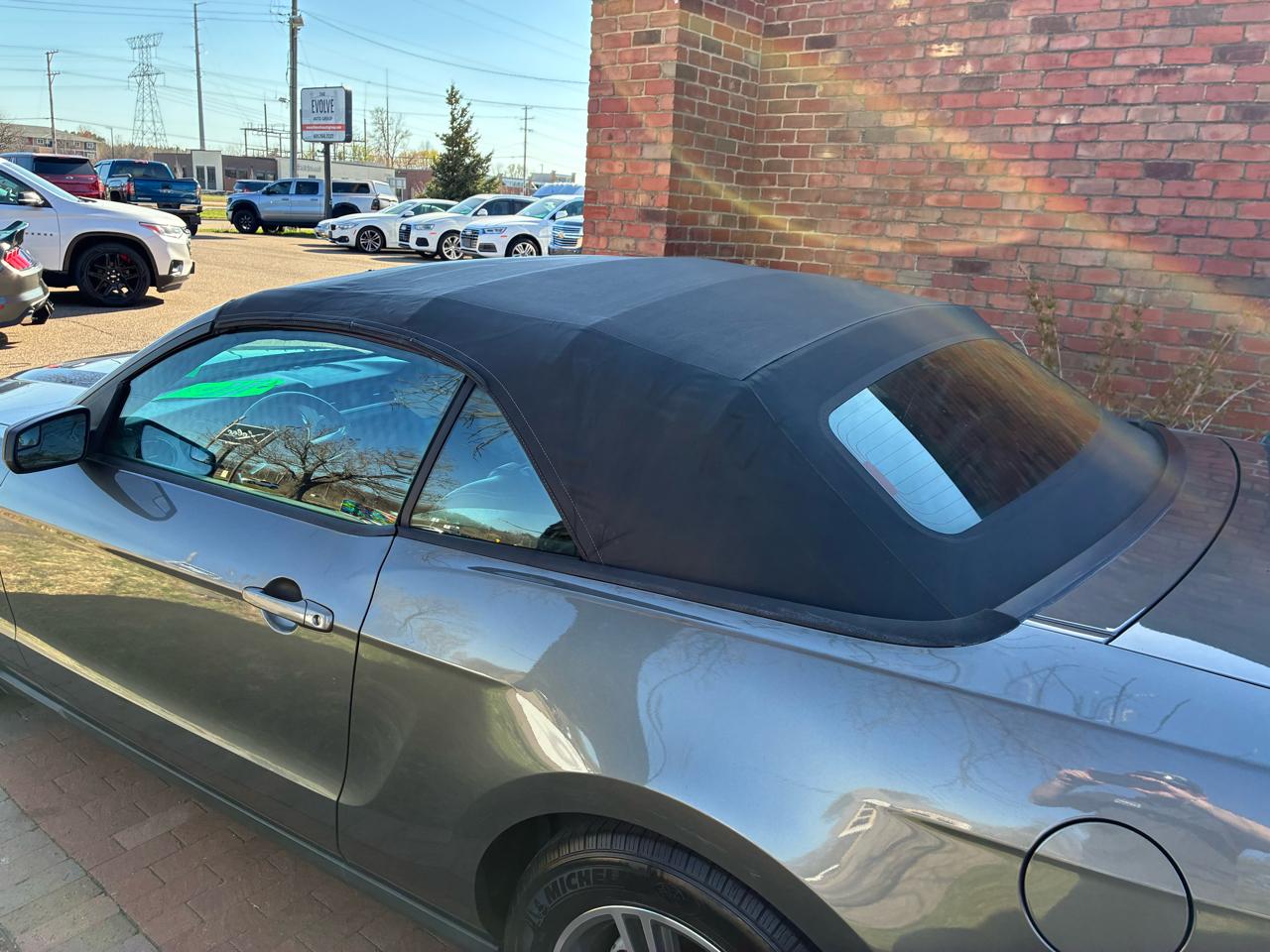 Ford Mustang V6 Convertible 2012