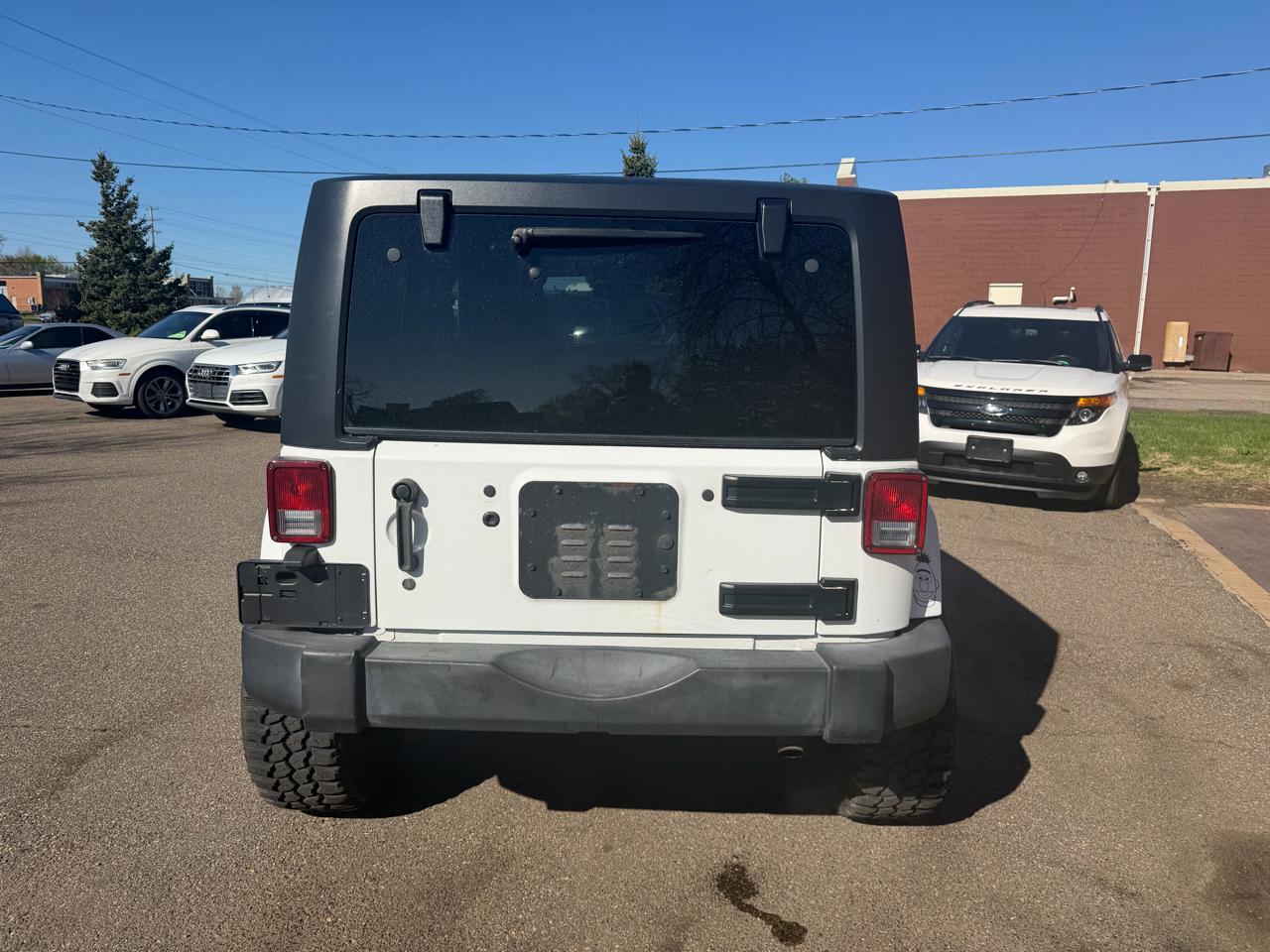 Jeep Wrangler Sahara 4WD 2013
