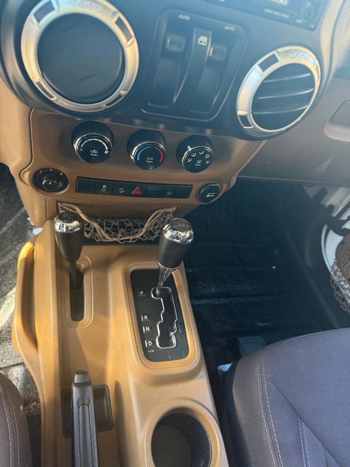 Jeep Wrangler Sahara 4WD 2013