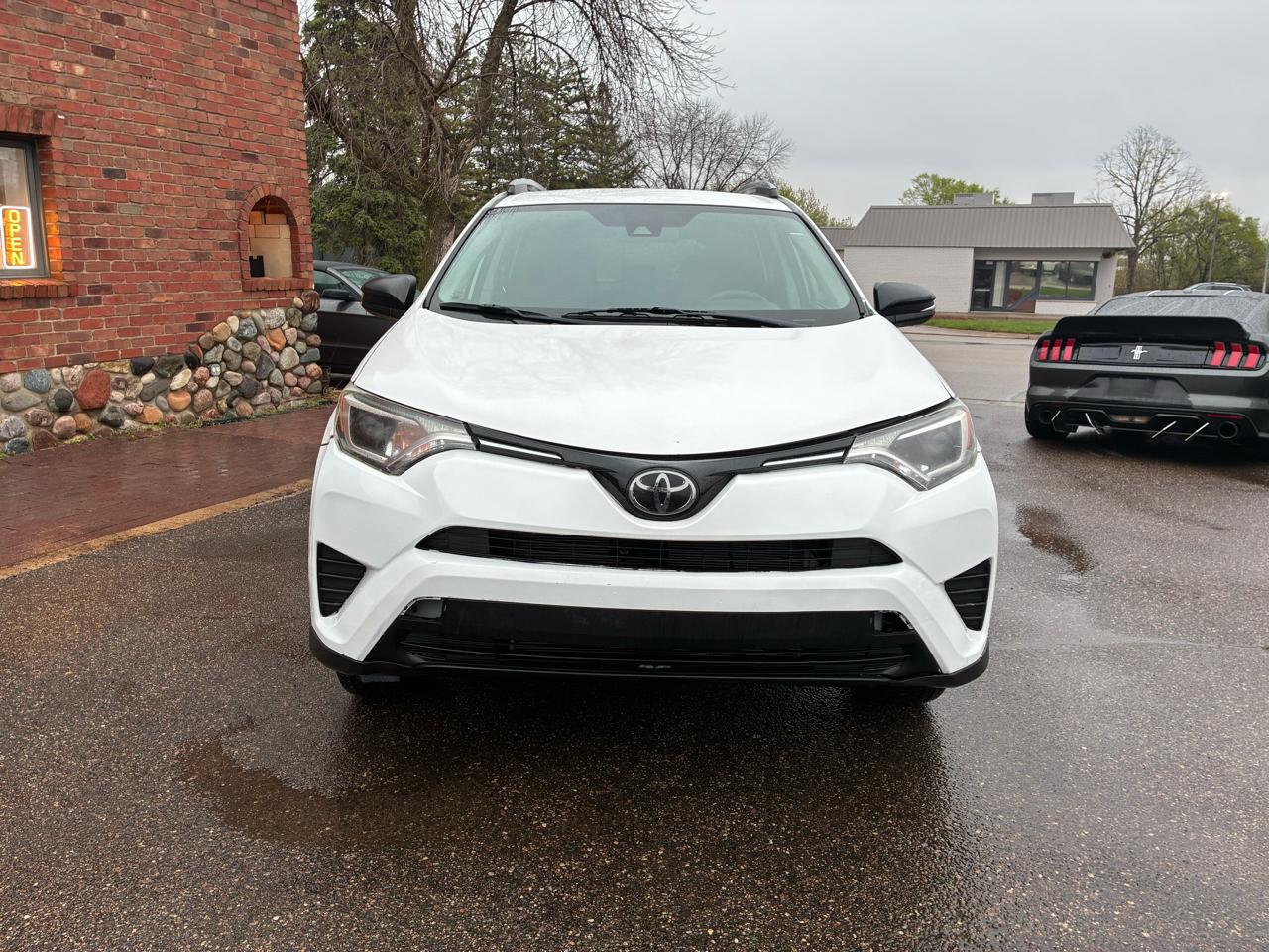 Toyota RAV4 LE FWD 2018