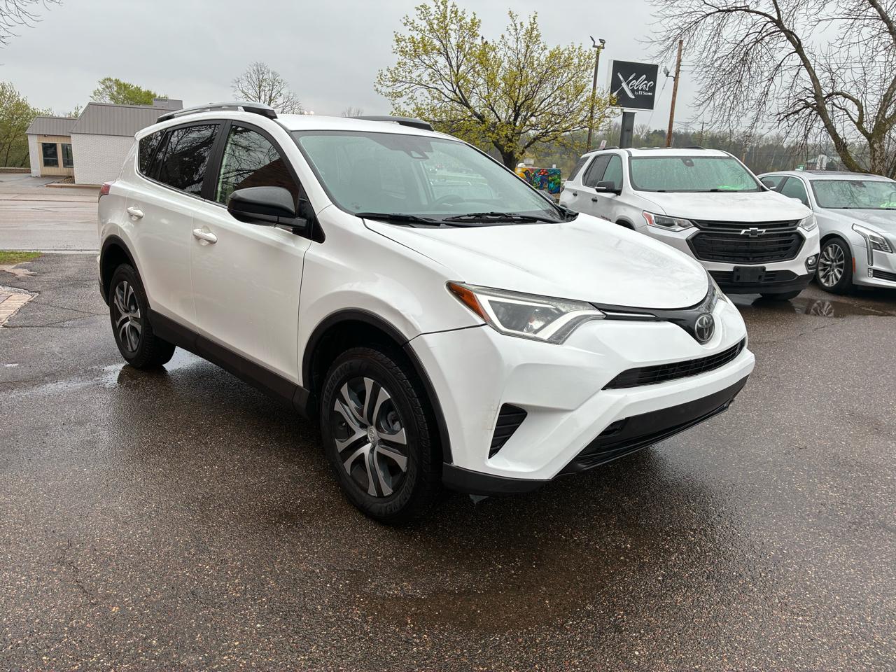 Toyota RAV4 LE FWD 2018