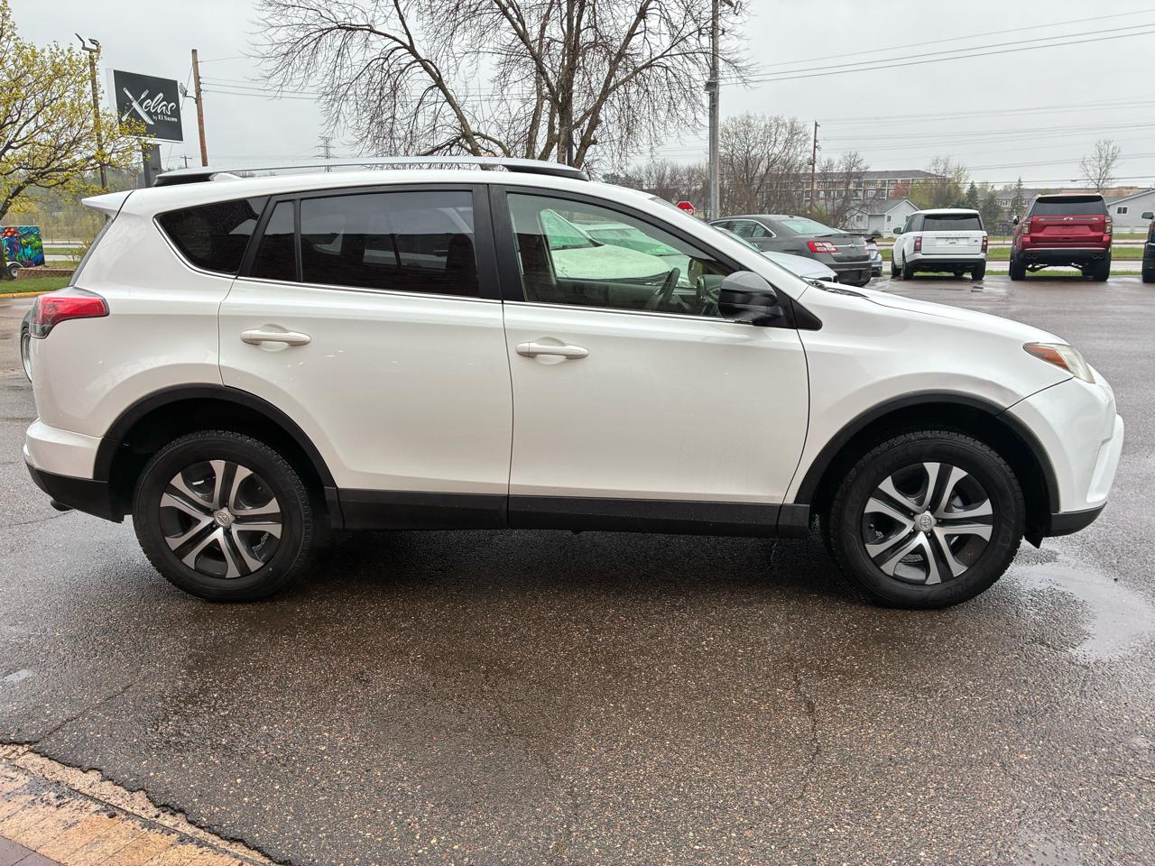Toyota RAV4 LE FWD 2018