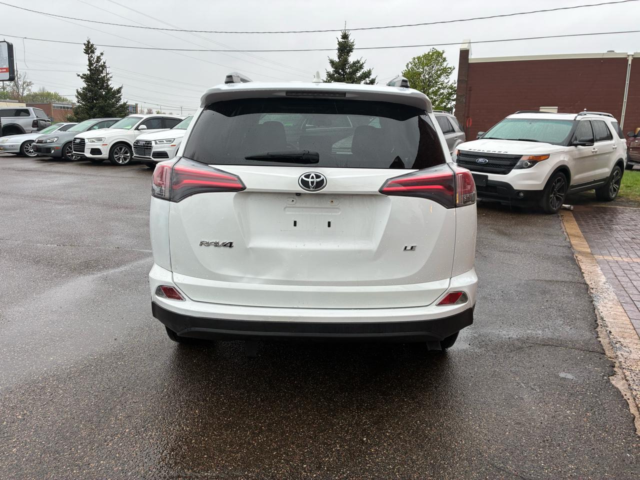 Toyota RAV4 LE FWD 2018