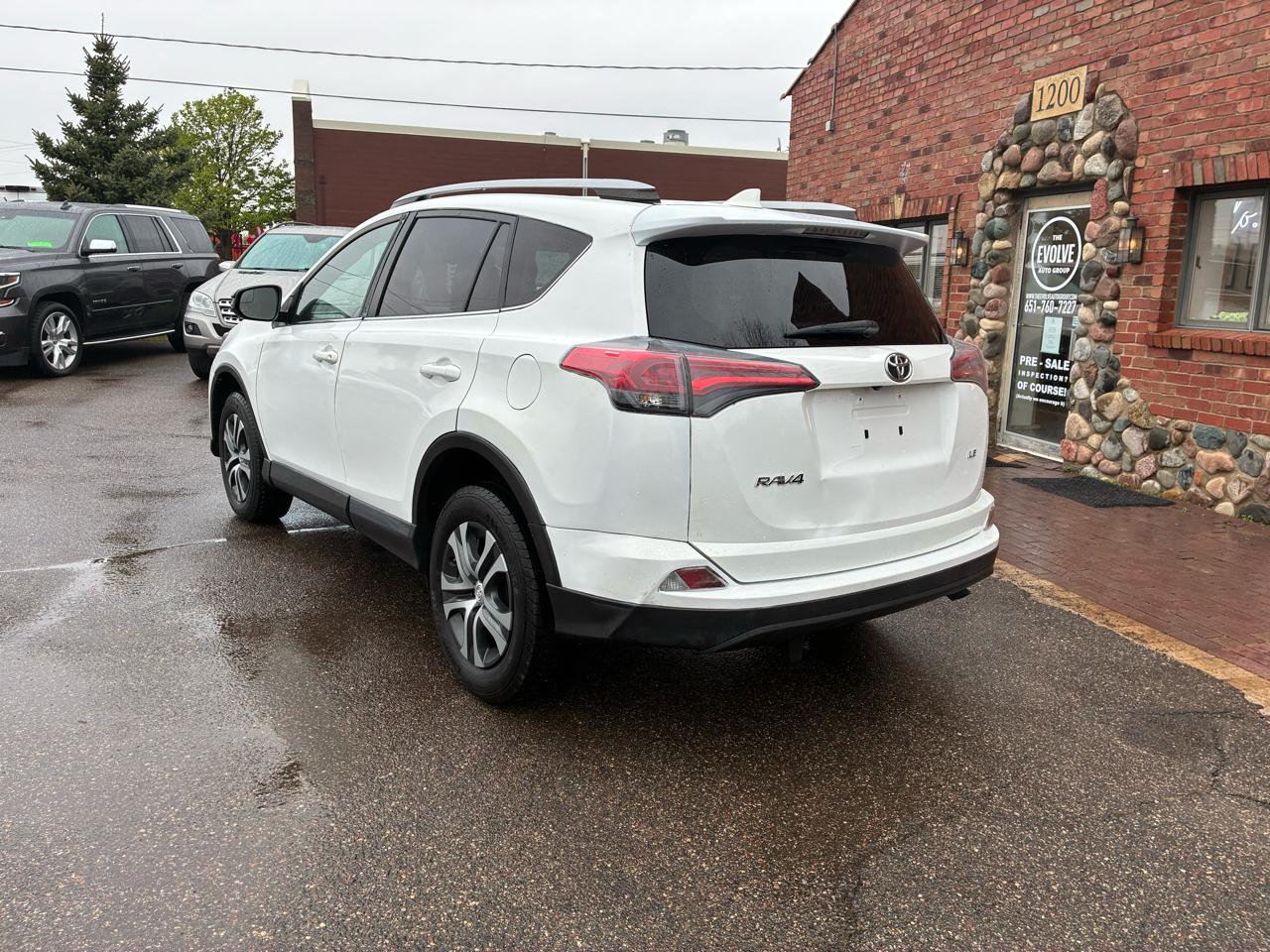 Toyota RAV4 LE FWD 2018