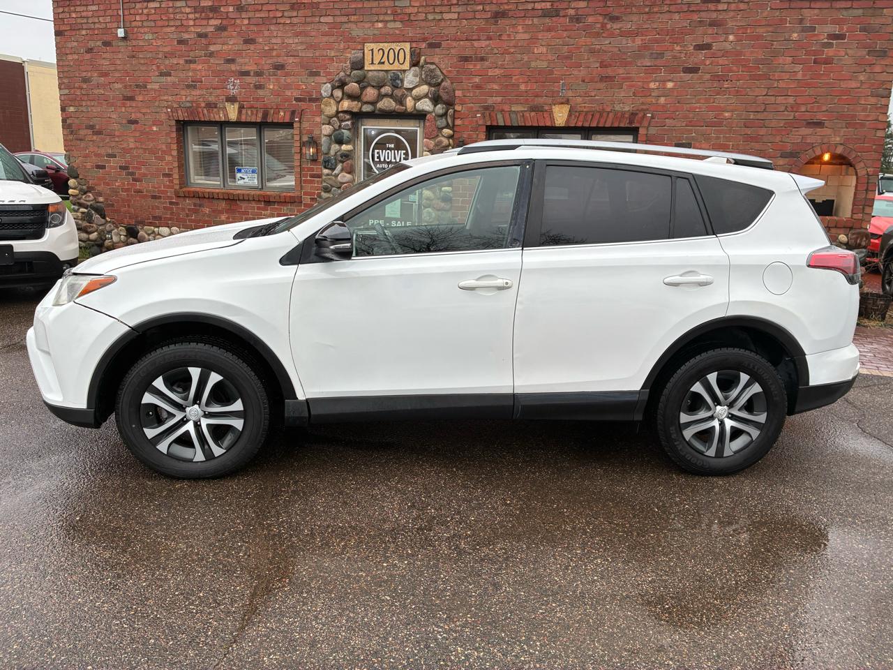 Toyota RAV4 LE FWD 2018