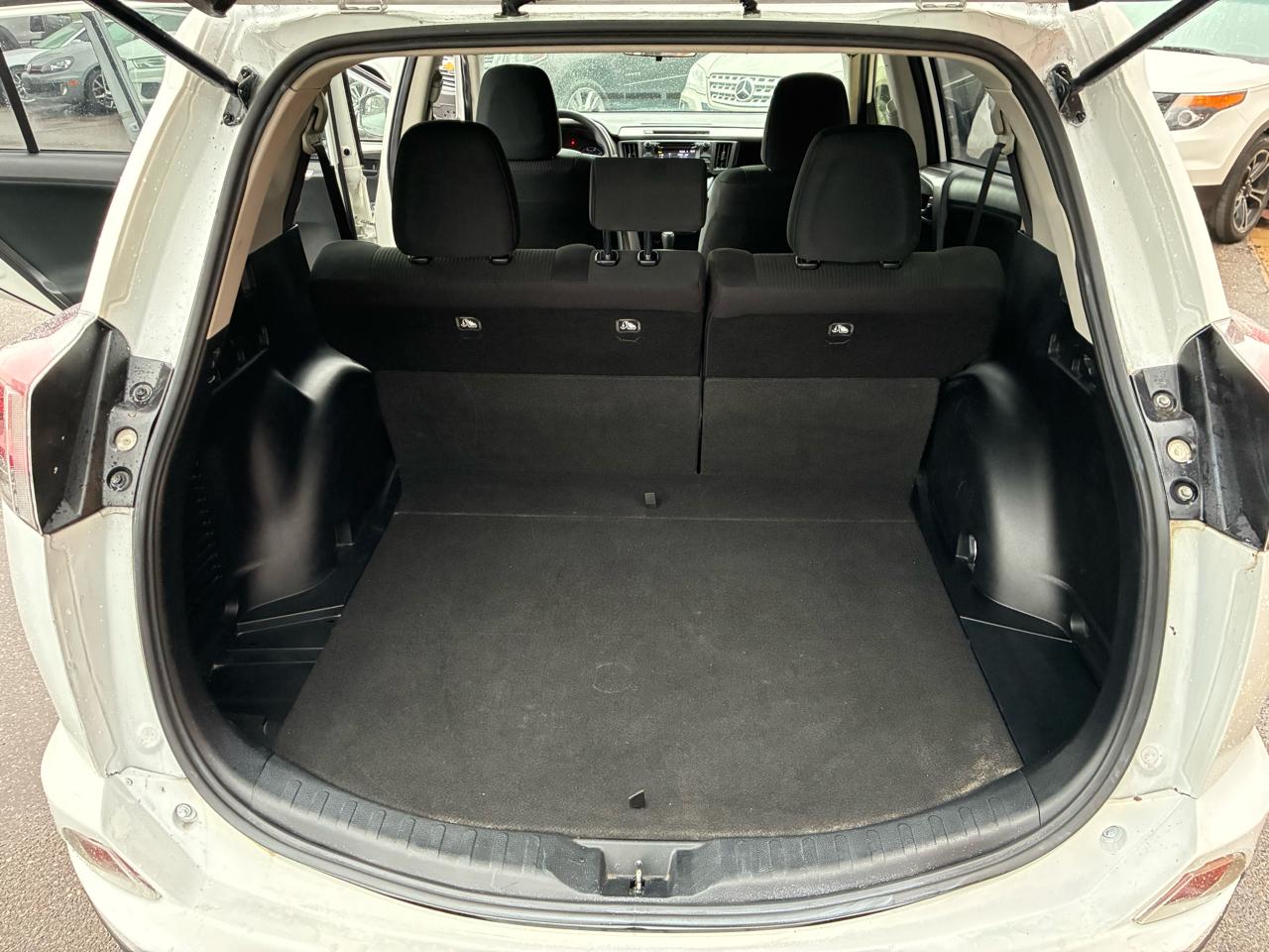 Toyota RAV4 LE FWD 2018