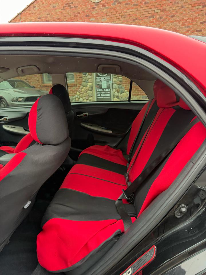 Toyota Corolla 4dr Sedan LE Auto 2012