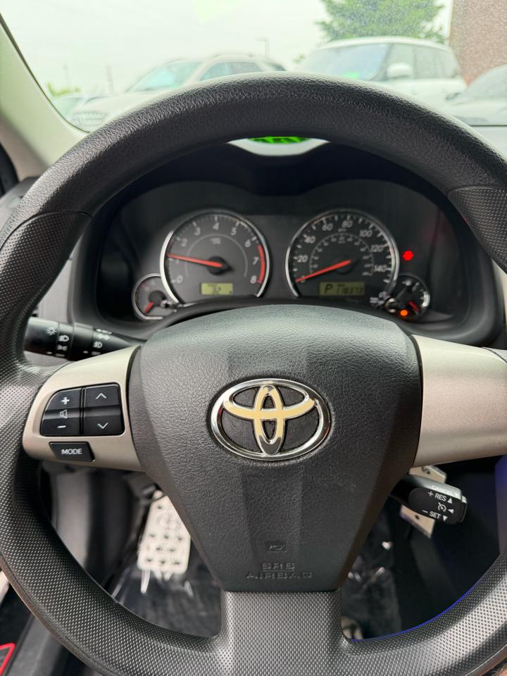 Toyota Corolla 4dr Sedan LE Auto 2012