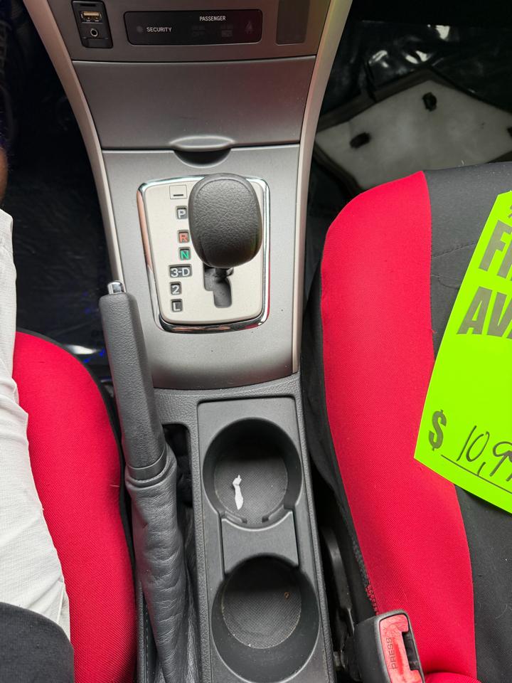 Toyota Corolla 4dr Sedan LE Auto 2012