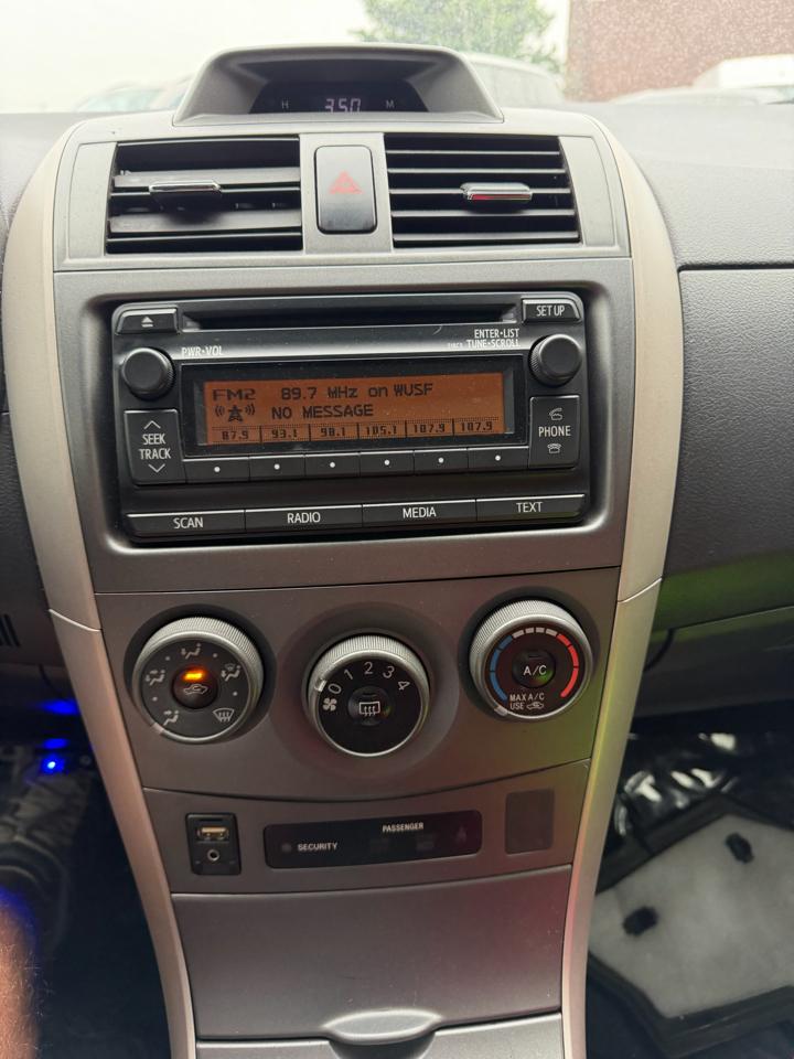 Toyota Corolla 4dr Sedan LE Auto 2012