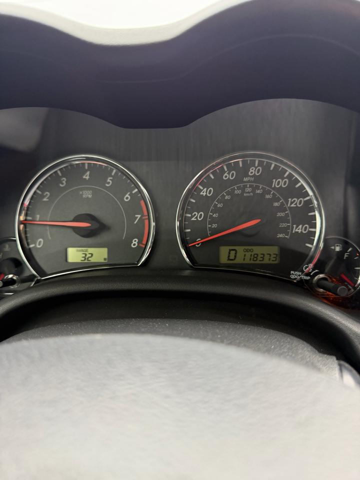 Toyota Corolla 4dr Sedan LE Auto 2012