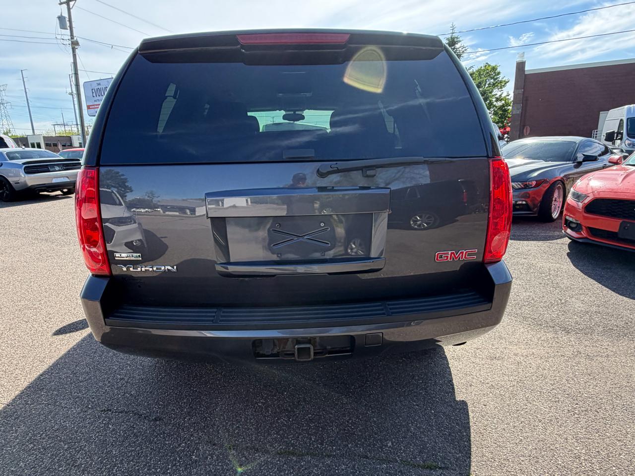 GMC Yukon SLE1 4WD 2011