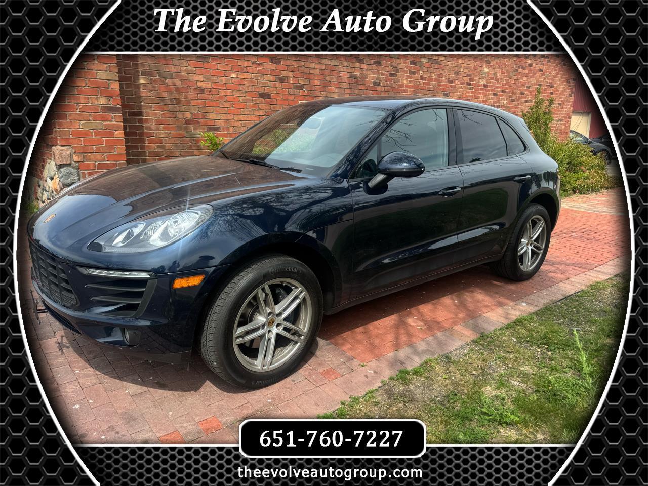 2017 Porsche Macan -'s photo