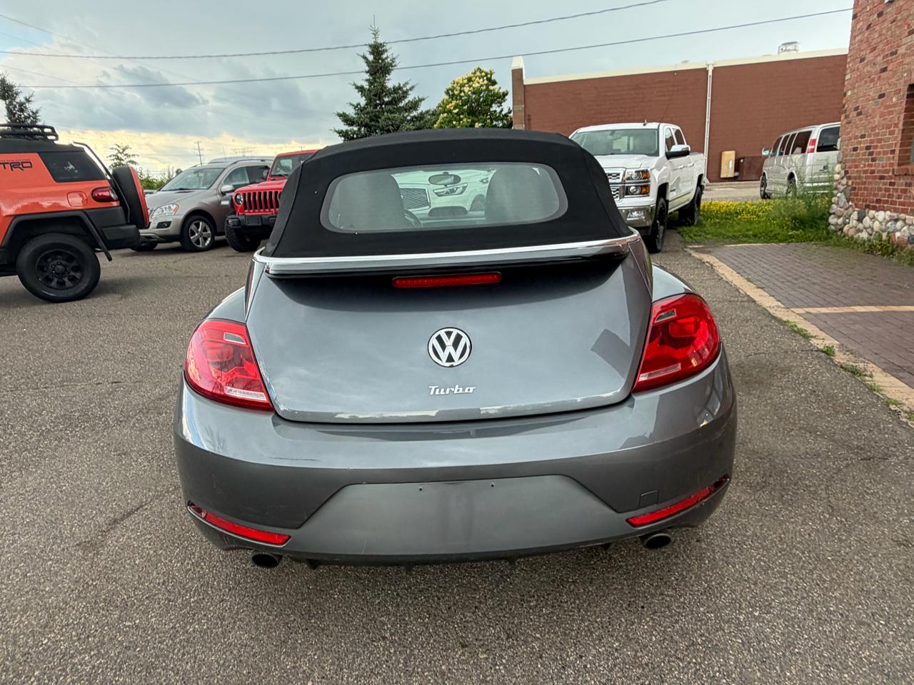 Volkswagen Beetle R-Line PZEV Convertible 6M 2015