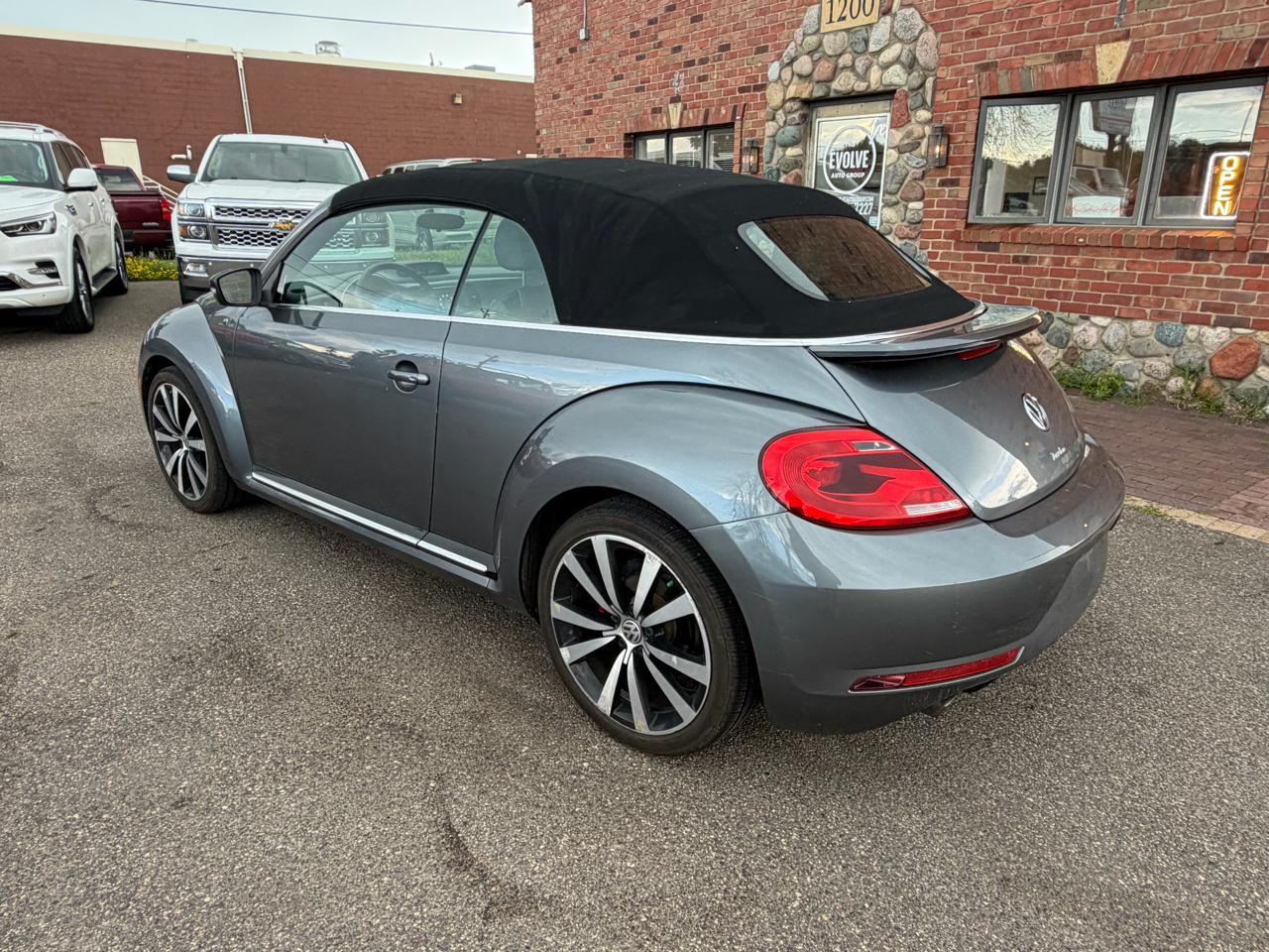 Volkswagen Beetle R-Line PZEV Convertible 6M 2015